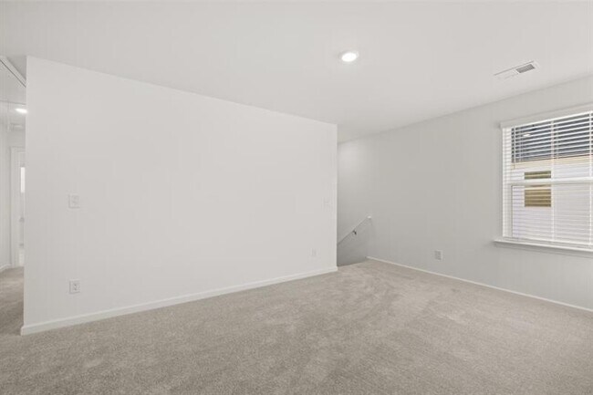 Building Photo - 954 Evergreen Rd