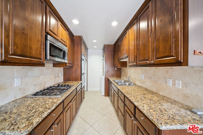Building Photo - 133 N Swall Dr