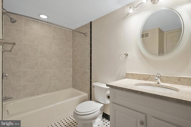 Building Photo - 3800 Fairfax Dr