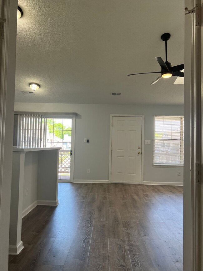 Building Photo - 233 B Lantana Ln