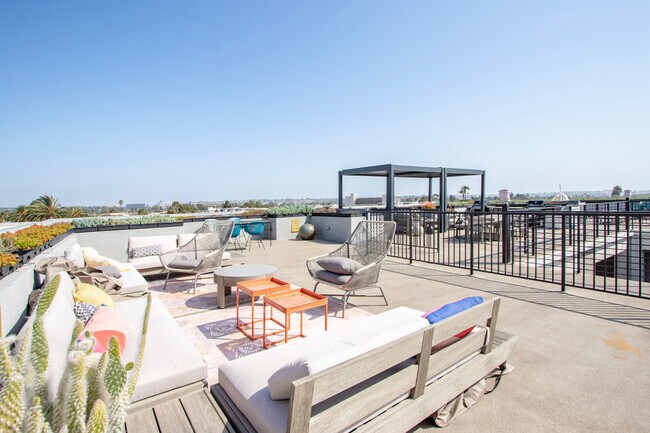 Building Photo - Azure The Residences