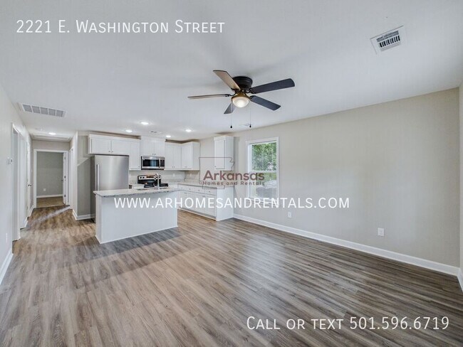 Building Photo - 2221 E Washington Ave
