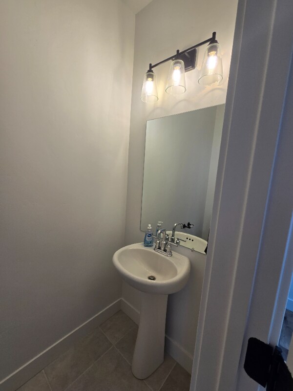 Building Photo - 896 N 560 W St