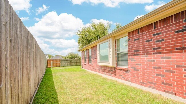 Building Photo - 229 River Basin Ln
