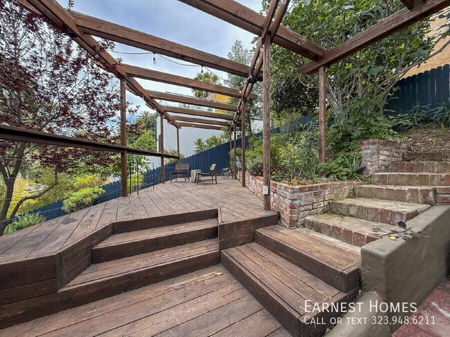 Building Photo - 1401 Dartmouth Dr