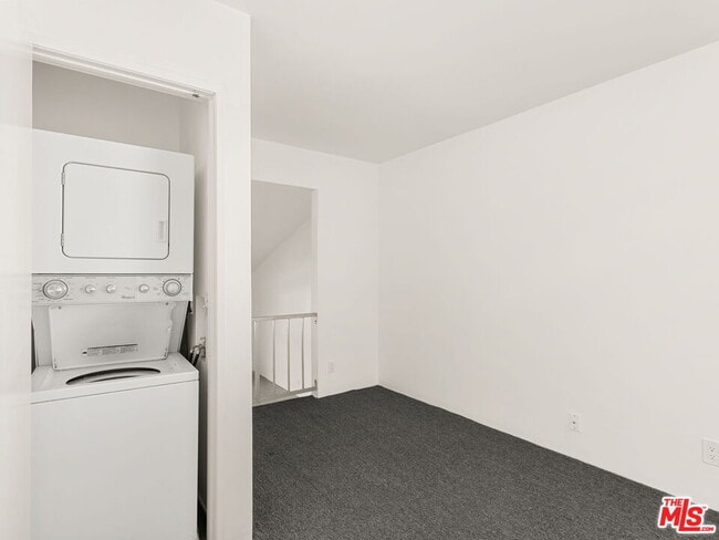 Building Photo - 1472 S Camino Real