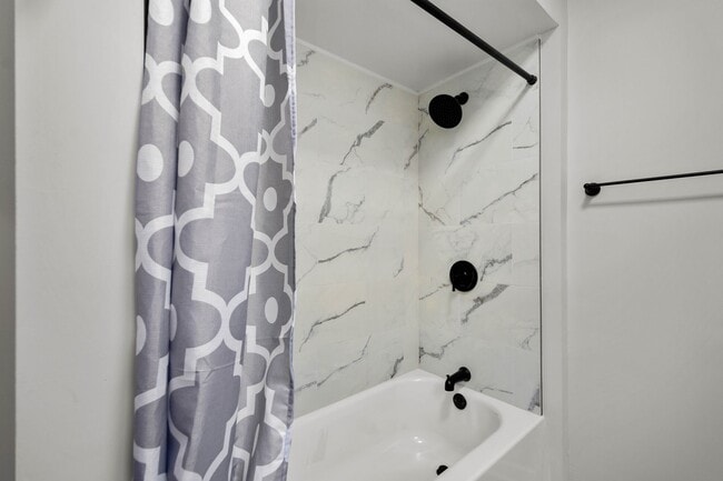 Building Photo - Gorgeous 4 bedroom home in Carrick available May 1!