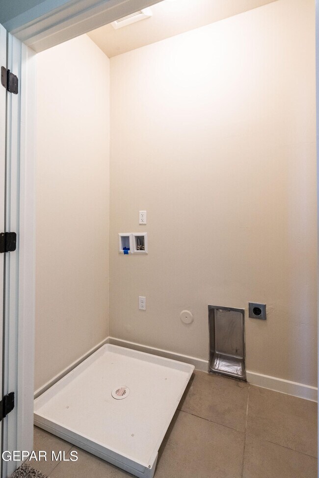 Building Photo - 11472 Van Nuys Dr