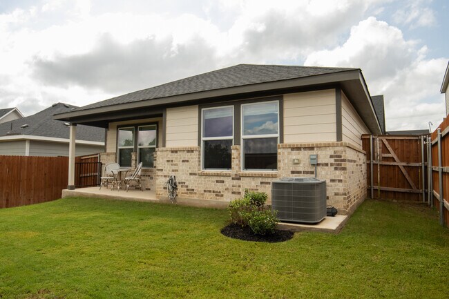 Building Photo - 416 Lone Cedar Rd
