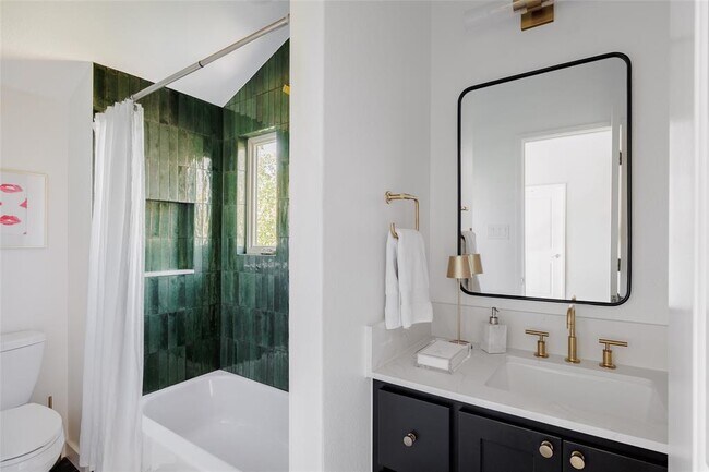 Building Photo - 2412 Wilson St