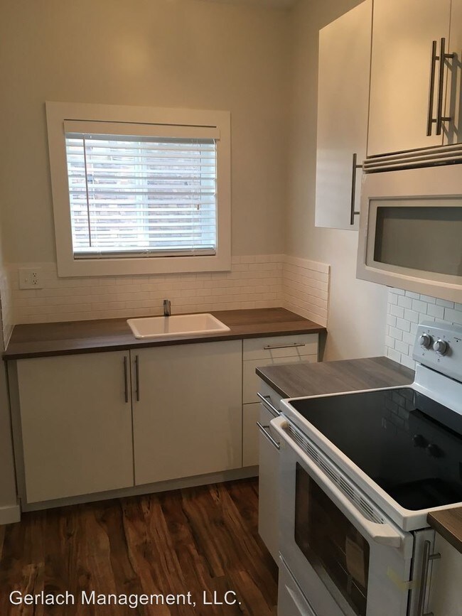 Building Photo - 4933 Echo St