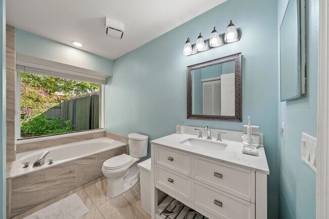 Building Photo - 465 Goldenwood Way