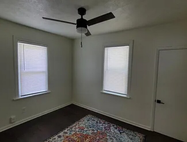 Building Photo - Cute 2 bedroom in South East Springfield