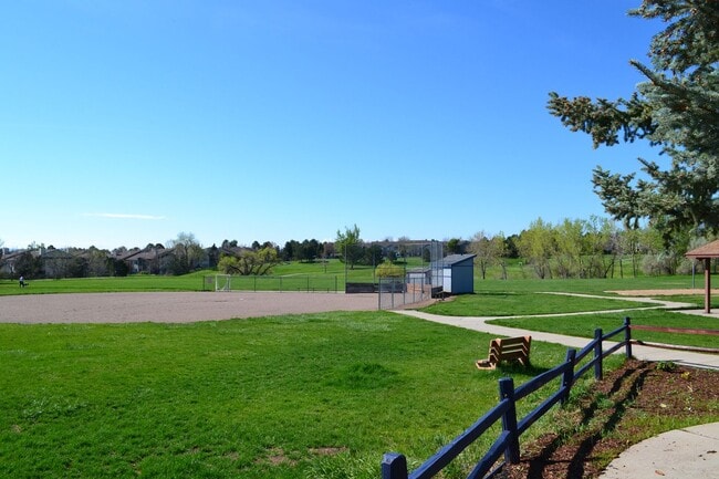 Building Photo - Best 2 Bed, 2 Bath Condo in Willow Ranch.