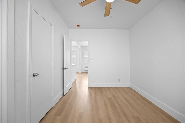 Building Photo - 412 SE 16th St