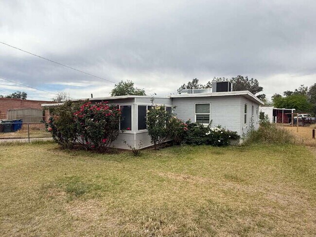 Building Photo - 3525 N Fontana Ave