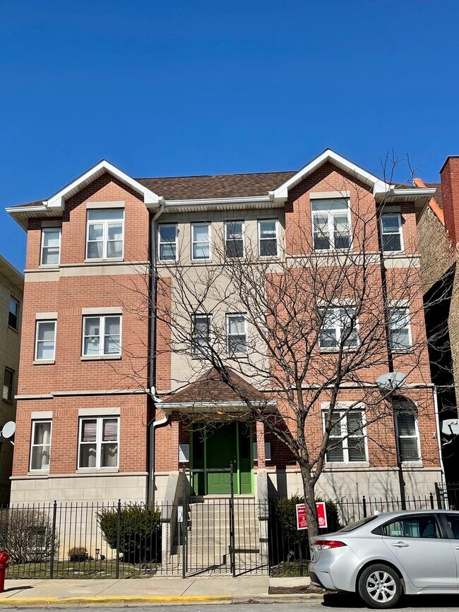 Primary Photo - 2724 W Warren Blvd