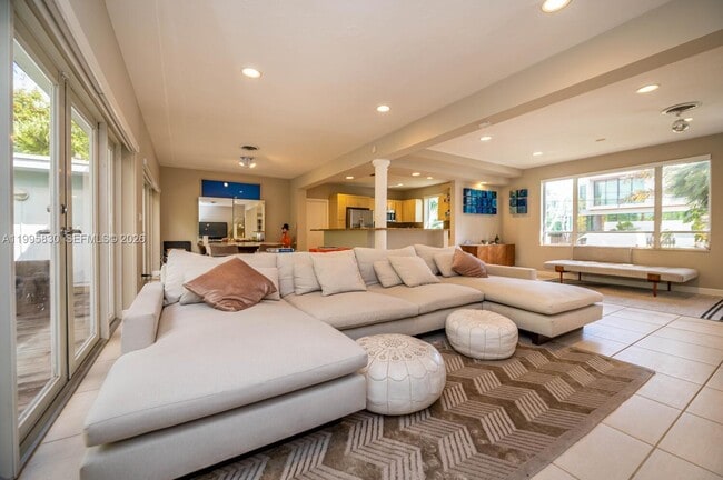 Building Photo - 9520 E Broadview Dr