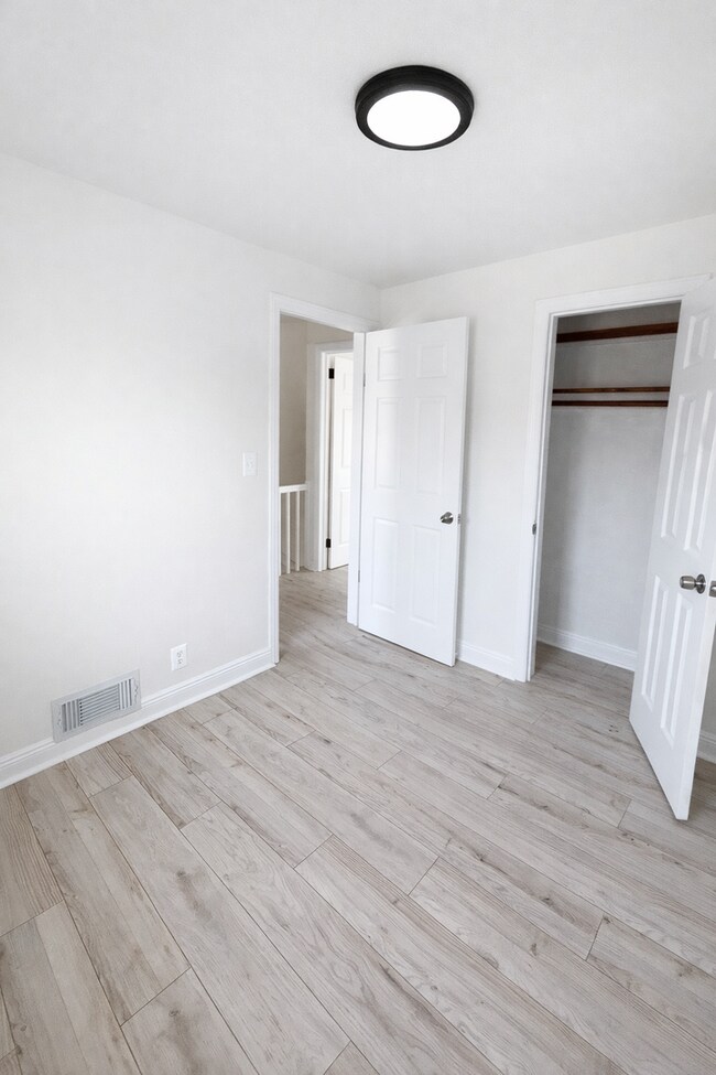 Building Photo - Renovated Home with Modern Kitchen, Basement & Natural Light