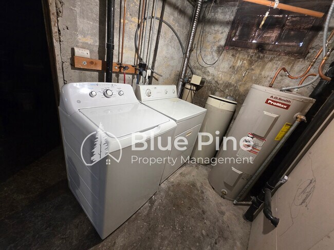 Building Photo - 328 11th St