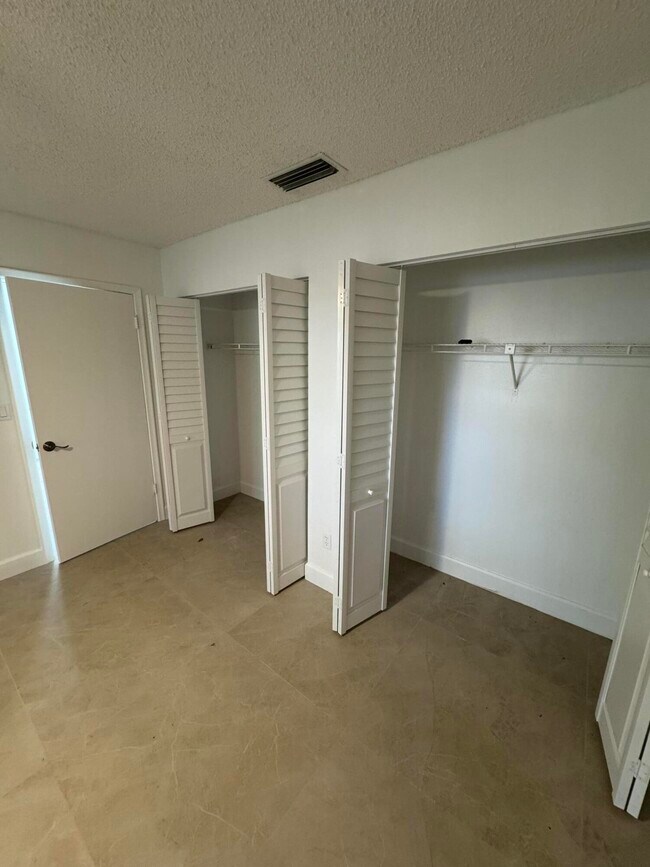 Building Photo - 1148 Summit Trail Cir