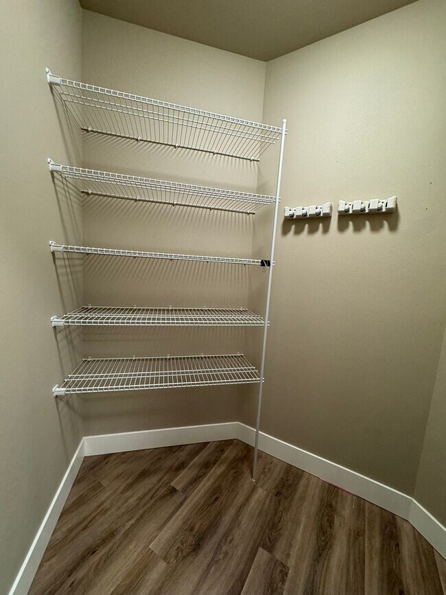 Building Photo - Newer Winchester 4 bedroom 2 bath home