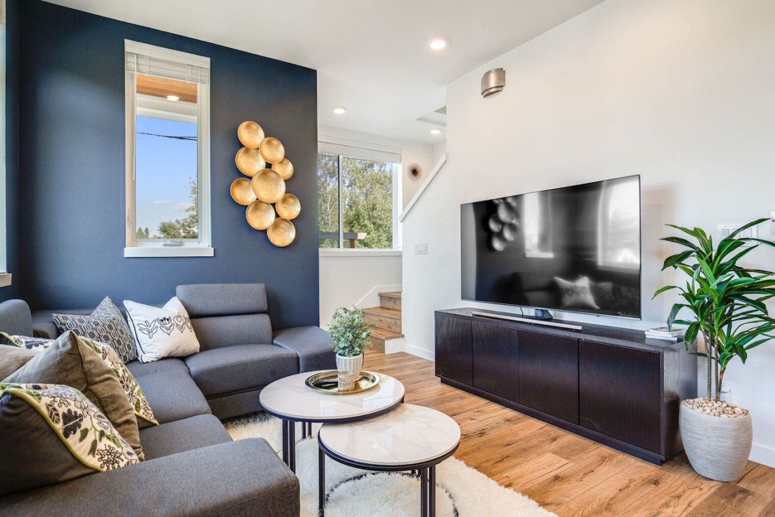 Building Photo - 2203 22nd Ave S