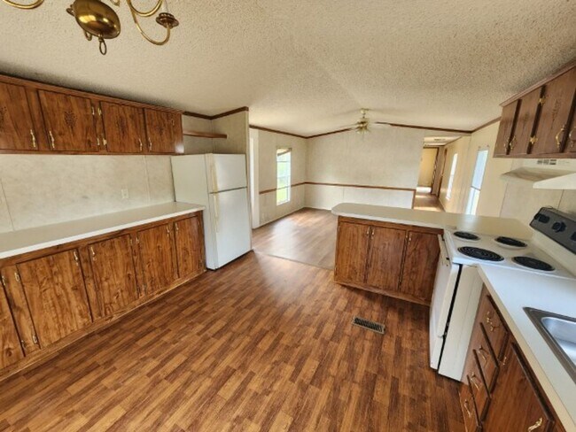 Building Photo - 42 Wilma Ln