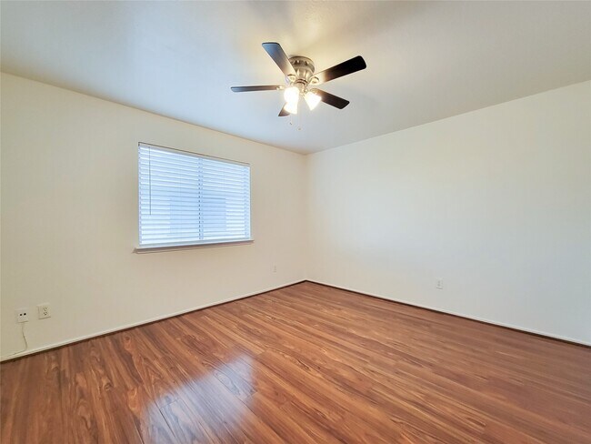 Building Photo - 8747 Fondren Village Dr