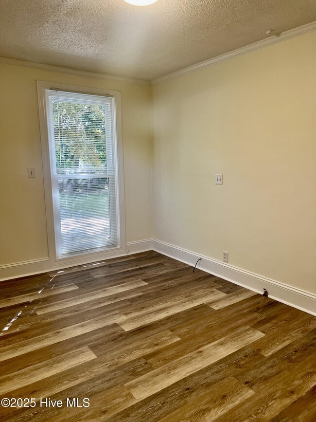 Building Photo - 2607 S Memorial Dr