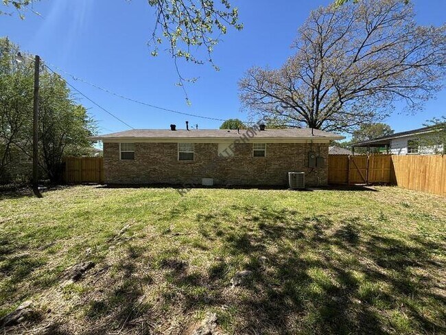 Building Photo - 404 N Scott St