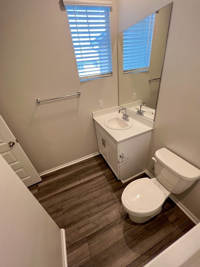 Building Photo - Brand new Condo with SOLAR for LEASE in Te...
