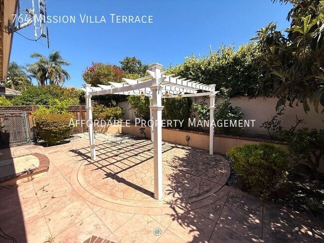 Building Photo - 764 Mission Villa Terrace