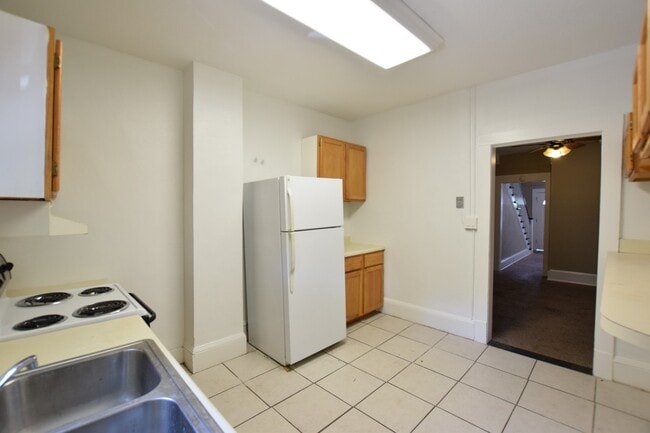 Building Photo - Charming 3 Bed 1.5 Bath Town Home for Rent...