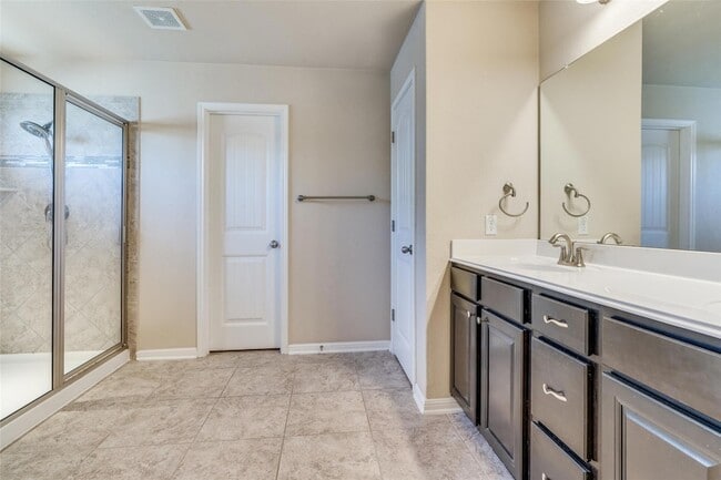 Building Photo - 114 Stone View Trail