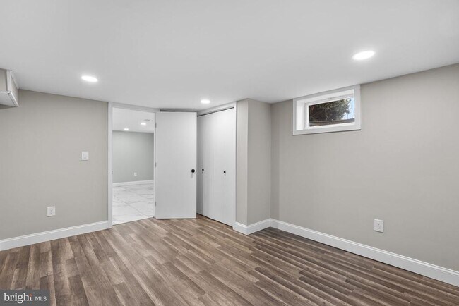 Building Photo - 3887 Shadywood Dr