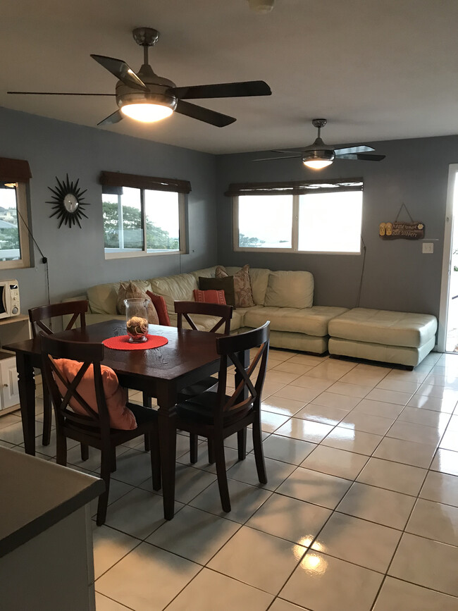 Living area with Diamond Head views& ocean - 2012 St Louis Dr