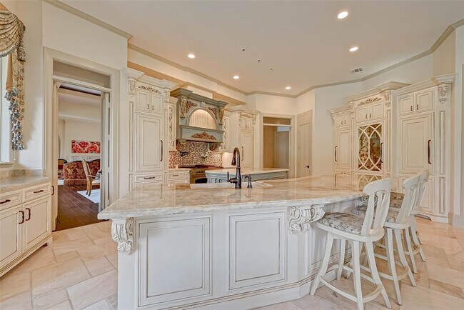 Building Photo - 16810 Southern Oaks Dr