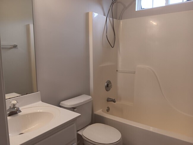 Building Photo - 2540 Governors Pointe Ct NE