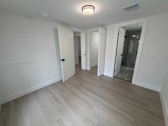 Building Photo - 2100 SW 6th St