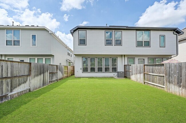 Building Photo - 4027 Balboa Dr