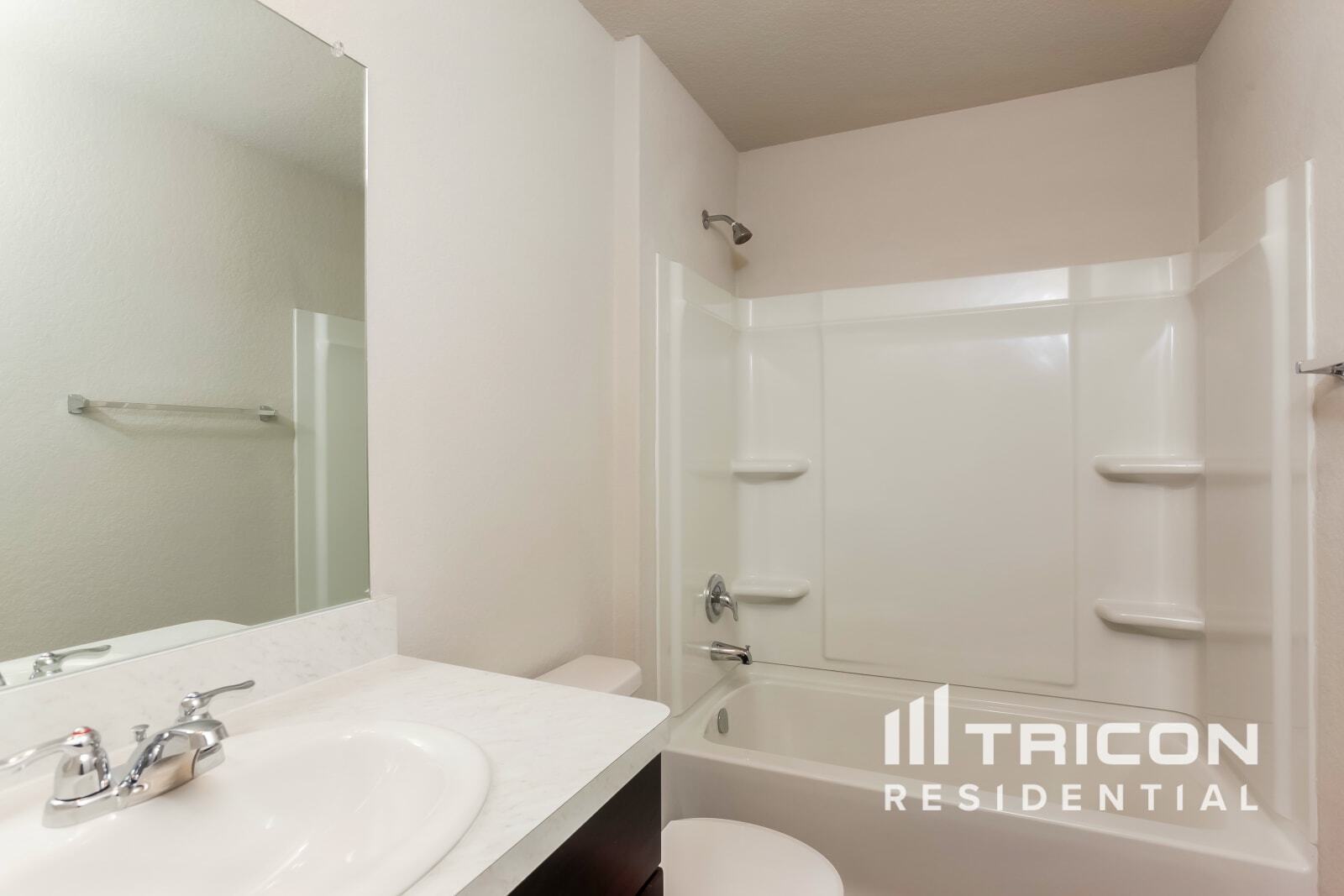 Building Photo - 1932 Bluethroat