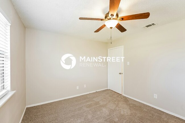 Building Photo - 3 Bedroom Pet-Friendly Home in Mesquite, TX with Main Street Renewal