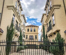 Building Photo - 1432 W 21st St