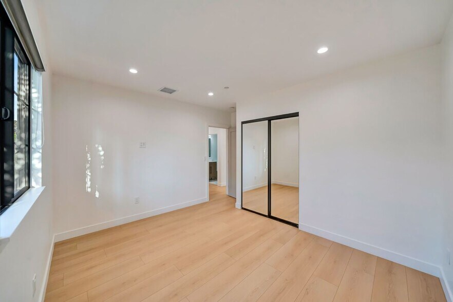 Building Photo - 15741 Valerio St