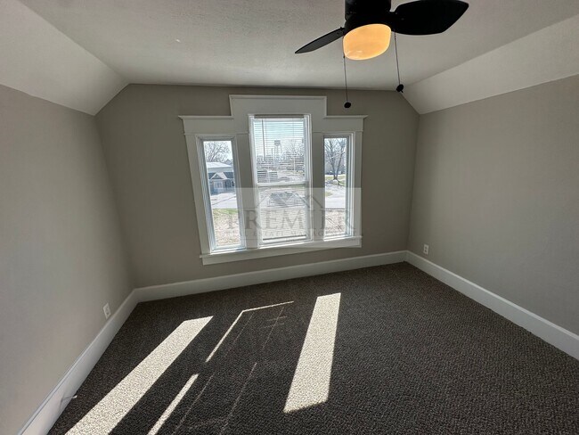 Building Photo - 184 W North St