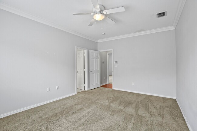 Building Photo - 3119 Cedarplaza Ln