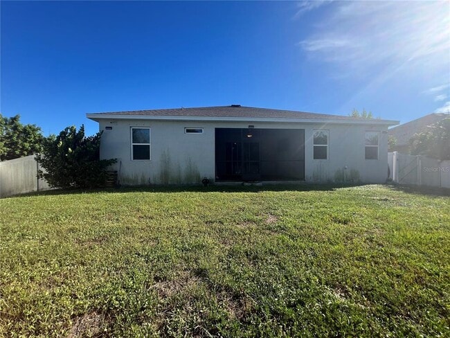 Building Photo - 10487 Atenia St