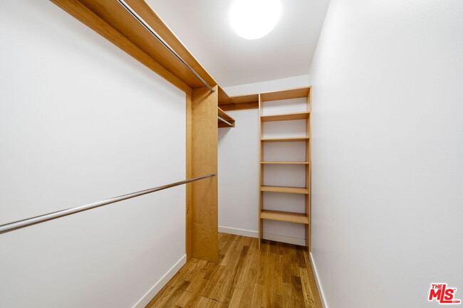 Building Photo - 1741 N Ave 46