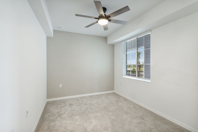 Spacious Guest Bedroom - 14091 Heritage Landing Blvd